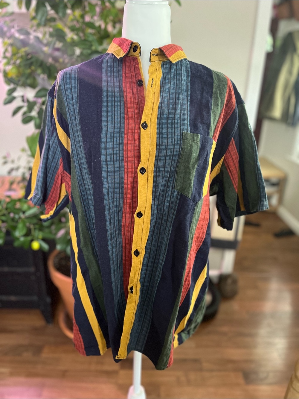 Men's Multicolor Striped Short-Sleeve Button-Up Shirt